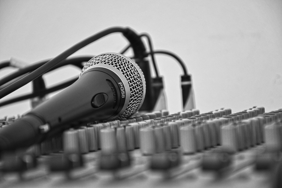 Sobre O Podcast é Delas - Microfone